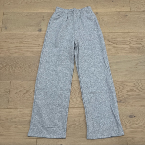 ALO Yoga Unisex Gray Zip-Up Hoodie and Jogger Set - Picture 11 of 16
